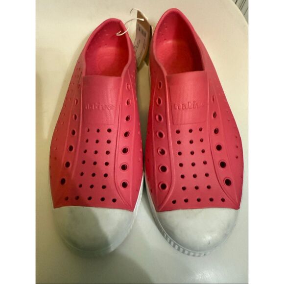 Native Kids' Jefferson Slip-on Sneakers Dazzle Pink & White Size 4 NWT - Picture 1 of 9